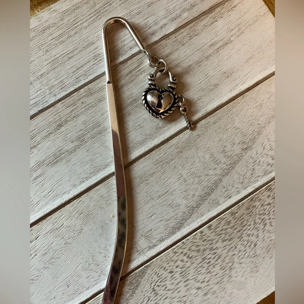 🌸Brighton Heart/Key  Charm Bookmark - Picture 6 of 6